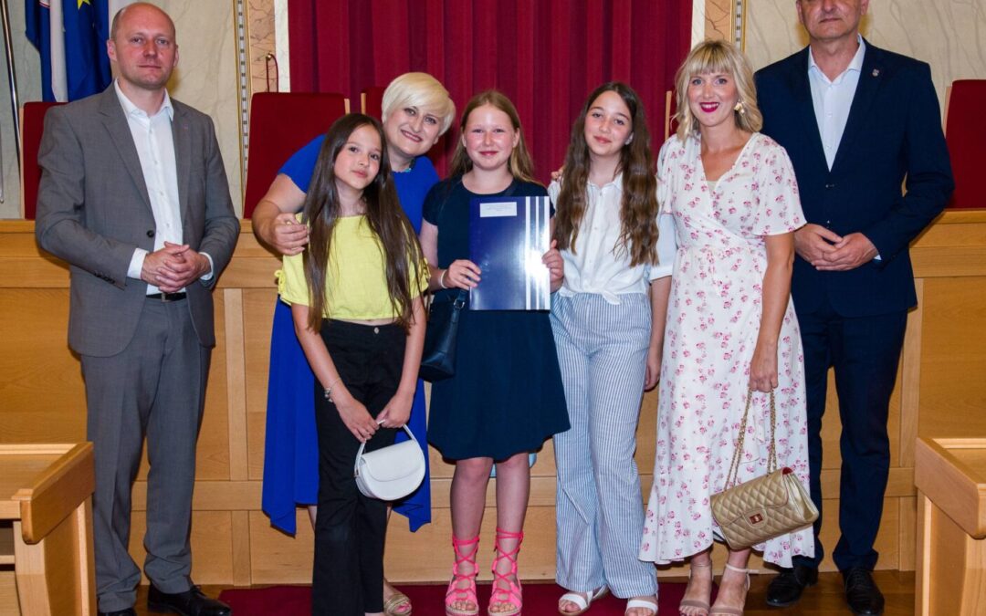 Dodjela pohvalnica našoj dramskoj grupi Dramolet