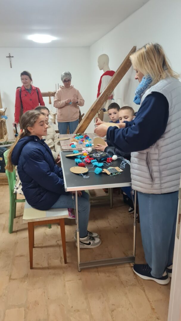 IMG-e08aa8f32da614b3ffb641b6b5e01322-V