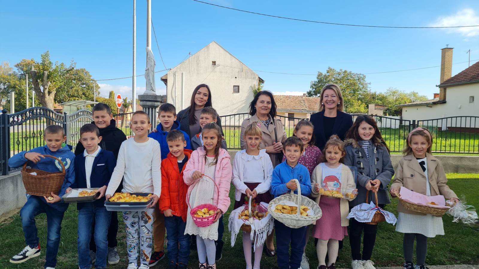 IMG-e125c5a216e9be7bb7525eacdbe61fdc-V