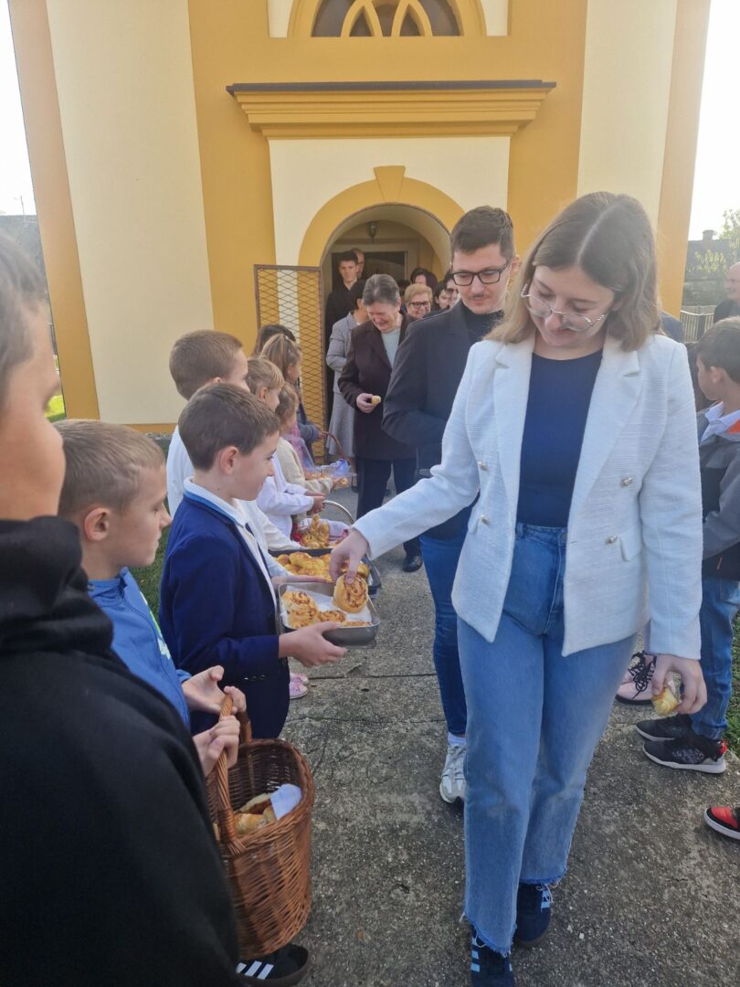 IMG-e58260813d045f6a1d136ca44ab547ad-V