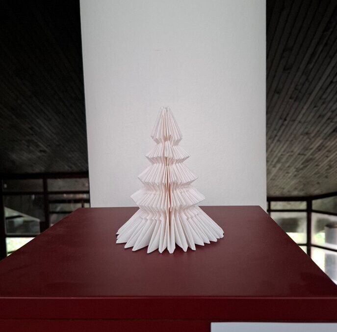 Kreativnost naših učenika zasjala na izložbi „Papirnati bor“